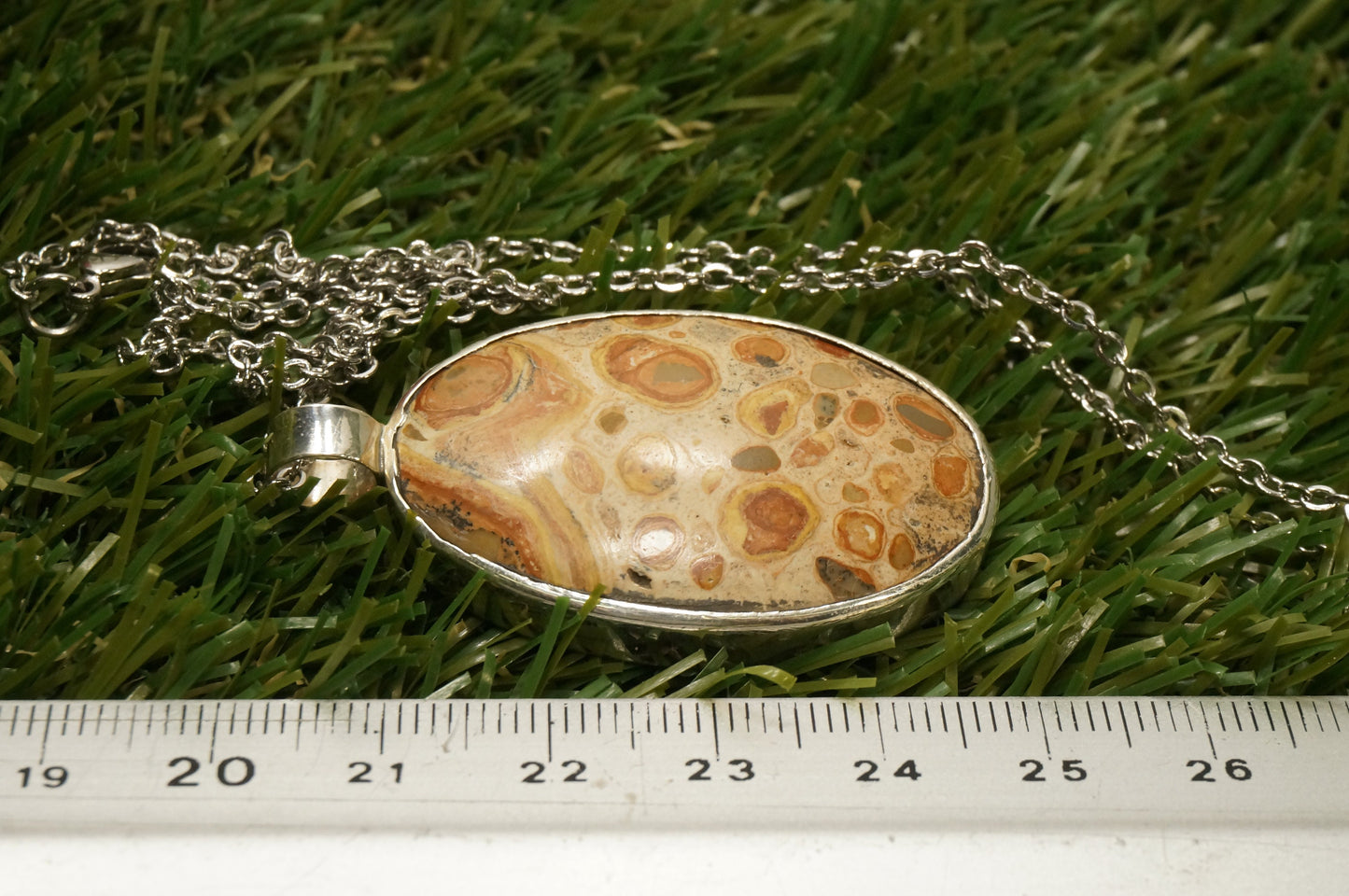Hochwertige Kristalljaspis-Leoparden-Halskette mit Cabochon-Schliff, Sterling-Silber 925, Lünetten-Anhänger