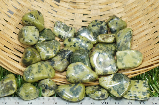 Natürliches Jadeexemplar - Heilstein - Chakren Reiki