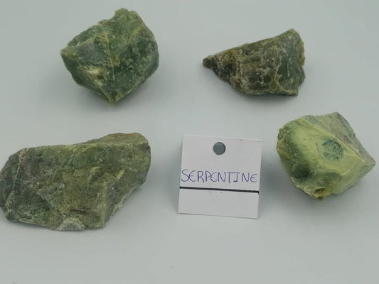 Top Natürliche Kristall Serpentine Sammlung Probe Healing Stein Birtsthone Kristall Schutz Dekoration Mineral