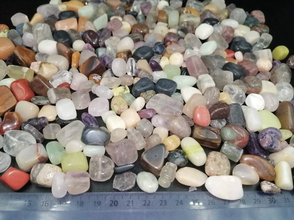 Durchbohrte Kristallsteine in gemischten Farben (mit Loch) – Heilender Edelstein – Polierte Halbedelsteine aus New Age zur Herstellung von DIY-Schmuck in großen Mengen