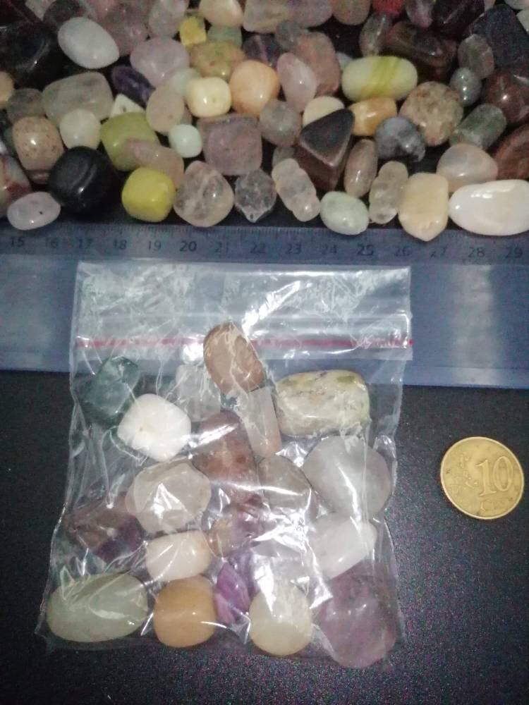 Durchbohrte Kristallsteine in gemischten Farben (mit Loch) – Heilender Edelstein – Polierte Halbedelsteine aus New Age zur Herstellung von DIY-Schmuck in großen Mengen