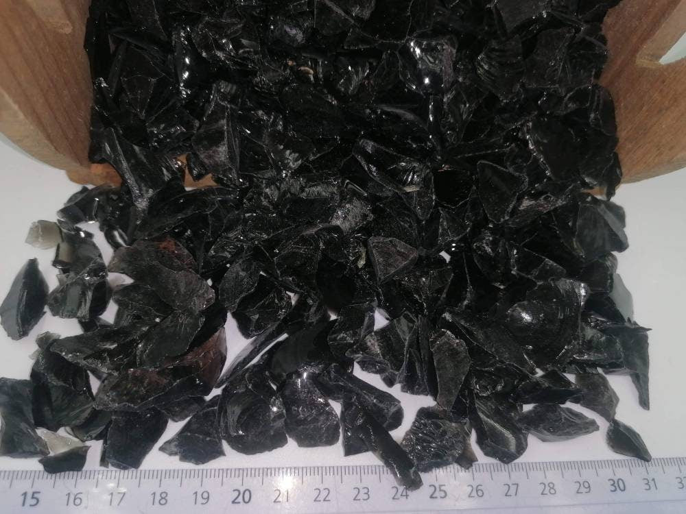 Schwarze Obsidian-Kristallsplitter, getrommelter Heilstein, New Age Roh-Halbedelsteine