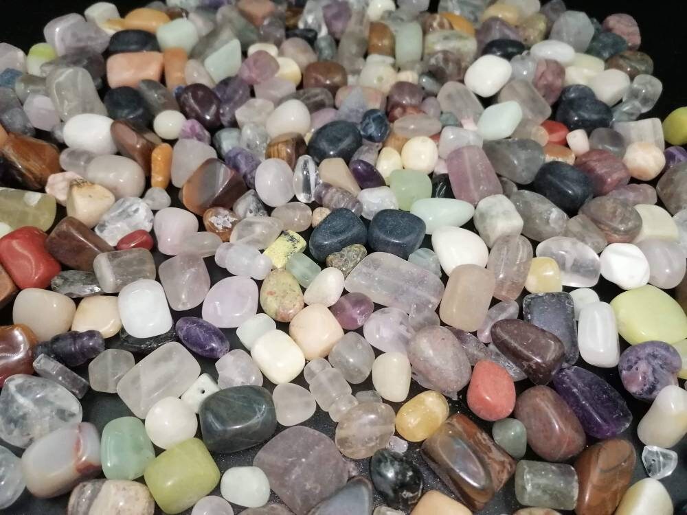Durchbohrte Kristallsteine in gemischten Farben (mit Loch) – Heilender Edelstein – Polierte Halbedelsteine aus New Age zur Herstellung von DIY-Schmuck in großen Mengen