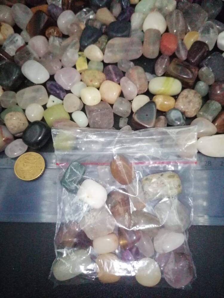 Durchbohrte Kristallsteine in gemischten Farben (mit Loch) – Heilender Edelstein – Polierte Halbedelsteine aus New Age zur Herstellung von DIY-Schmuck in großen Mengen
