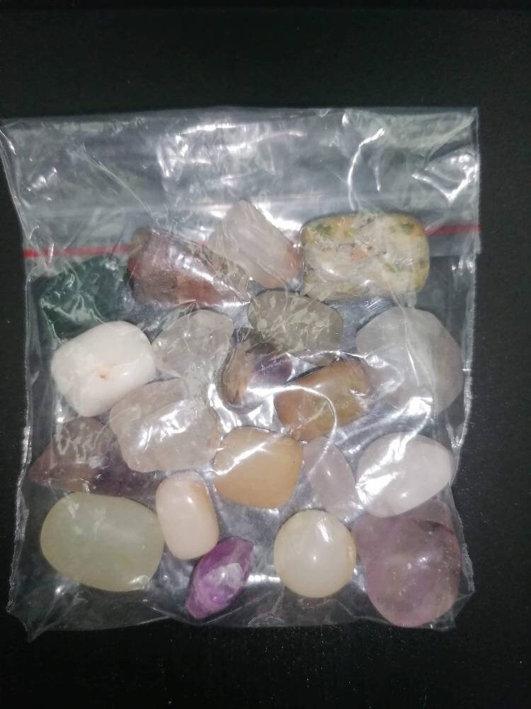 Durchbohrte Kristallsteine in gemischten Farben (mit Loch) – Heilender Edelstein – Polierte Halbedelsteine aus New Age zur Herstellung von DIY-Schmuck in großen Mengen
