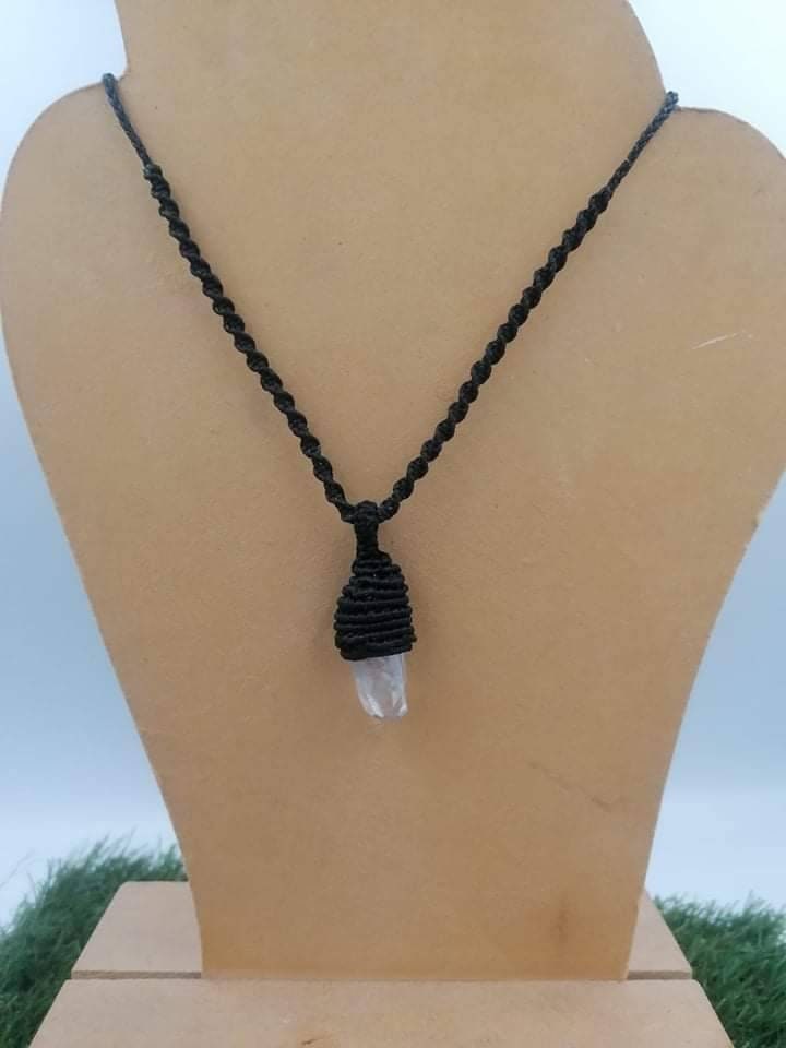 Κρύσταλλο χαλαζία Τραχιά ορυκτή πέτρα Brazilian Crystal Healing Makrame τυλιγμένο κολιέ Προστασία δώρου