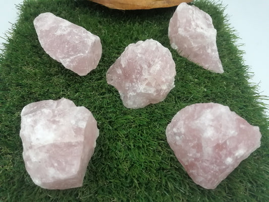 1 Stück Kristall Rosa Quarz Rohmineralstein Liebeskristalle Sammelstück Heilsteine