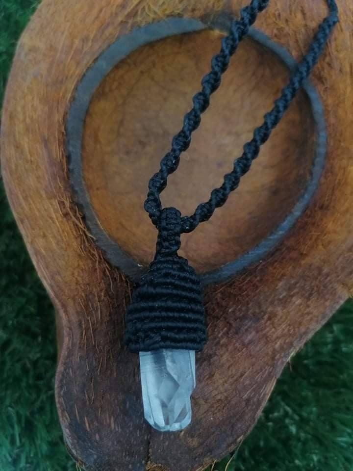 Κρύσταλλο χαλαζία Τραχιά ορυκτή πέτρα Brazilian Crystal Healing Makrame τυλιγμένο κολιέ Προστασία δώρου