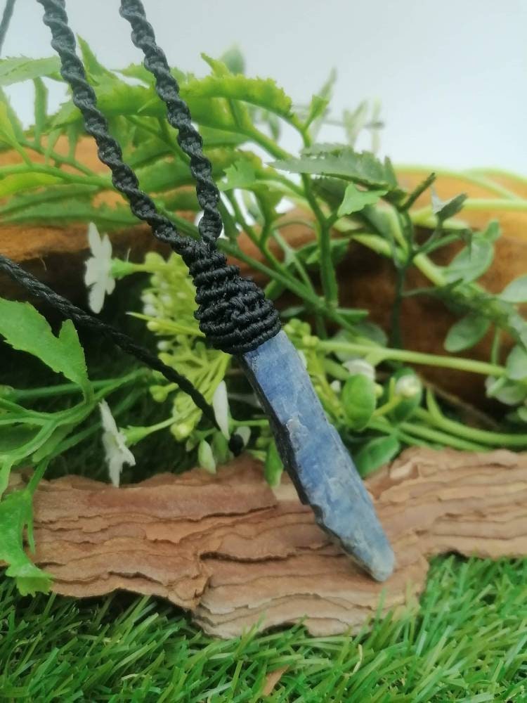 Χειροποίητο κολιέ Blue Blade Κυανίτη Μακράμε