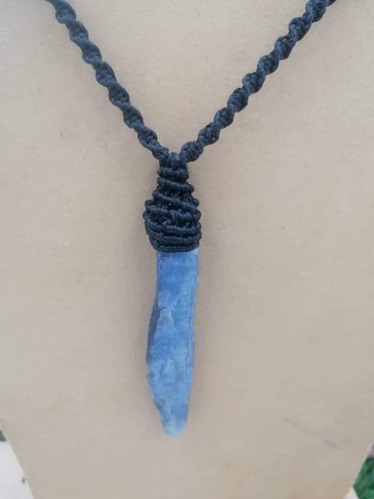 Χειροποίητο κολιέ Blue Blade Κυανίτη Μακράμε