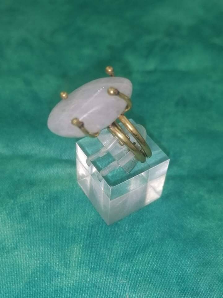 Heilring aus Mondsteinkristall - Meisterheiler, Chakra-Ausrichtung, Aura-Schutz, Verstärker