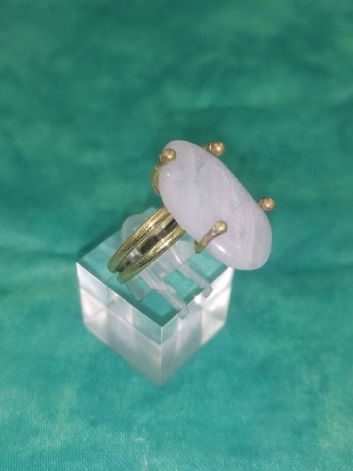 Heilring aus Mondsteinkristall - Meisterheiler, Chakra-Ausrichtung, Aura-Schutz, Verstärker