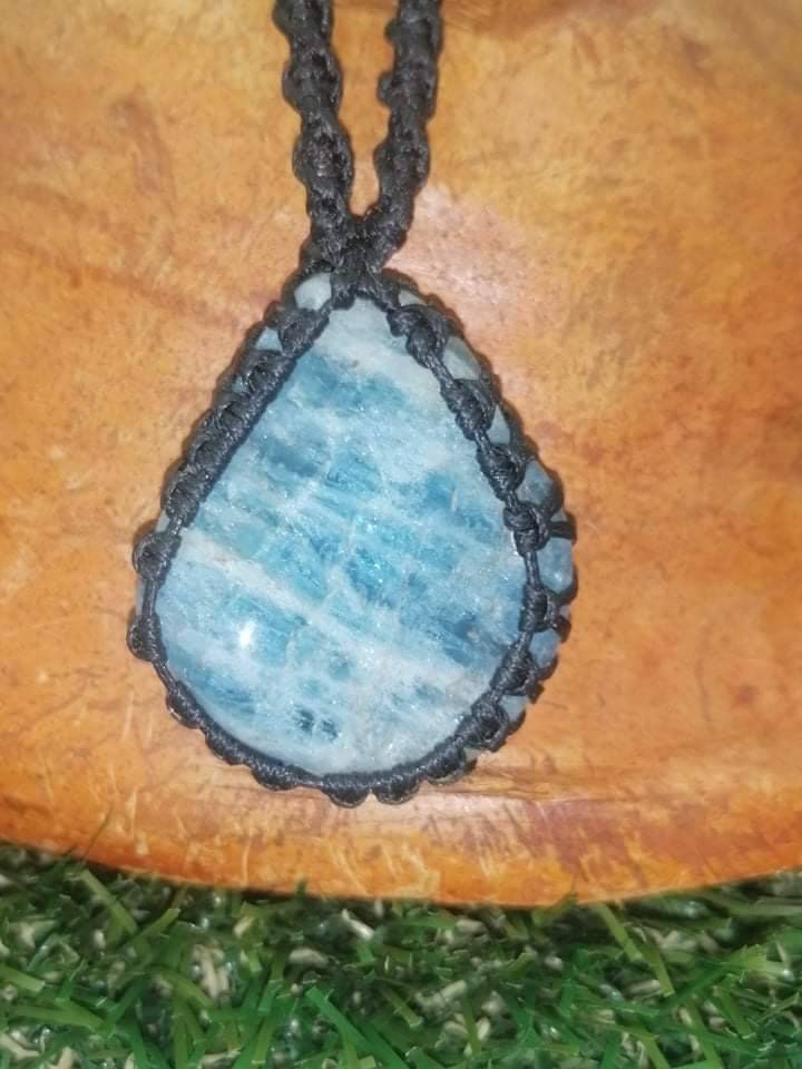 110CT Aqua Marine Rough Mineral Stone Brazilian Crystal Healing Makrame τυλιγμένο κολιέ Προστασία δώρου
