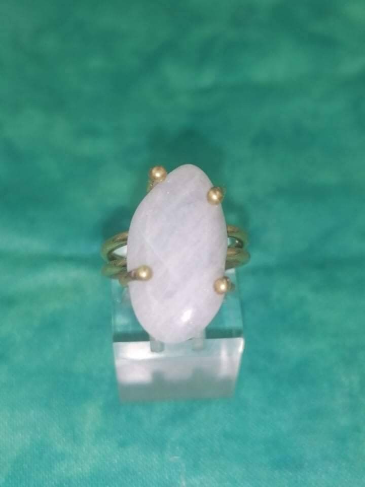 Heilring aus Mondsteinkristall - Meisterheiler, Chakra-Ausrichtung, Aura-Schutz, Verstärker