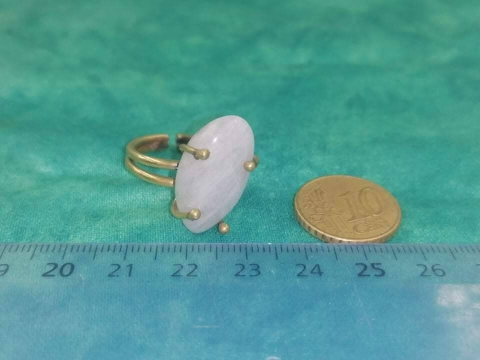 Heilring aus Mondsteinkristall - Meisterheiler, Chakra-Ausrichtung, Aura-Schutz, Verstärker