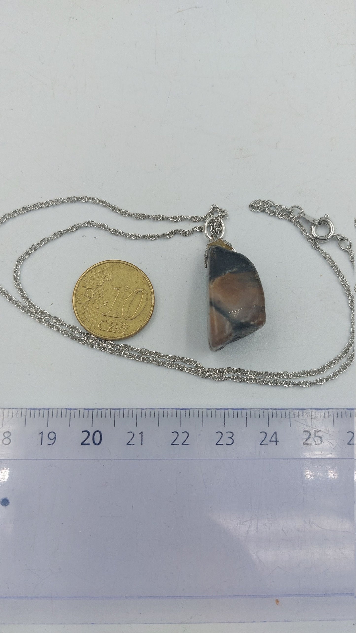 Natürliche Chiastolith-Kristallkette mit poliertem Kristall