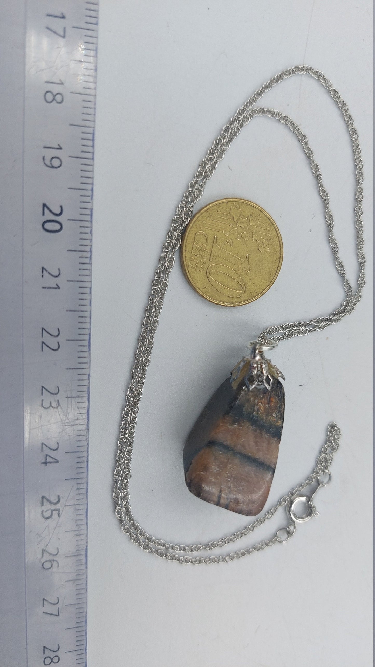Natürliche Chiastolith-Kristallkette mit poliertem Kristall