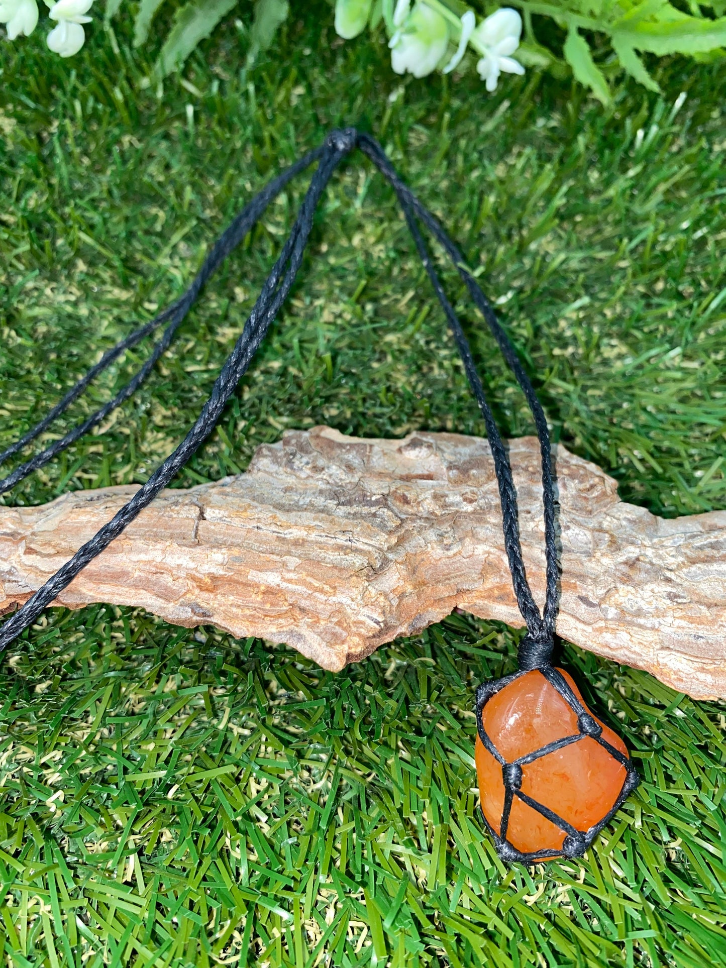 Αξεσουάρ δώρου με τυλιγμένο κολιέ Carnelian Crystal Makrame