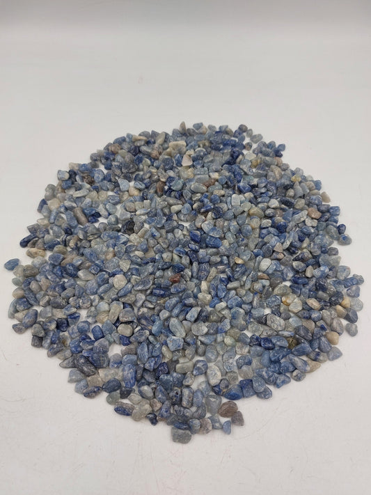 Polierte Kristallsplitter aus blauem Quarz, getrommelter Heilstein, polierte Halbedelsteine der Neuzeit