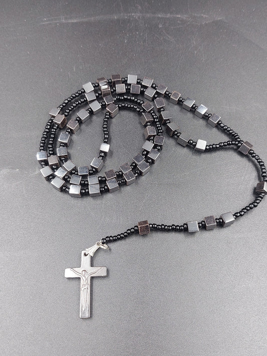 Rosenkranzperlen aus Hämatitkristall mit Medaillen-Kreuzstück aus 925er Sterlingsilber