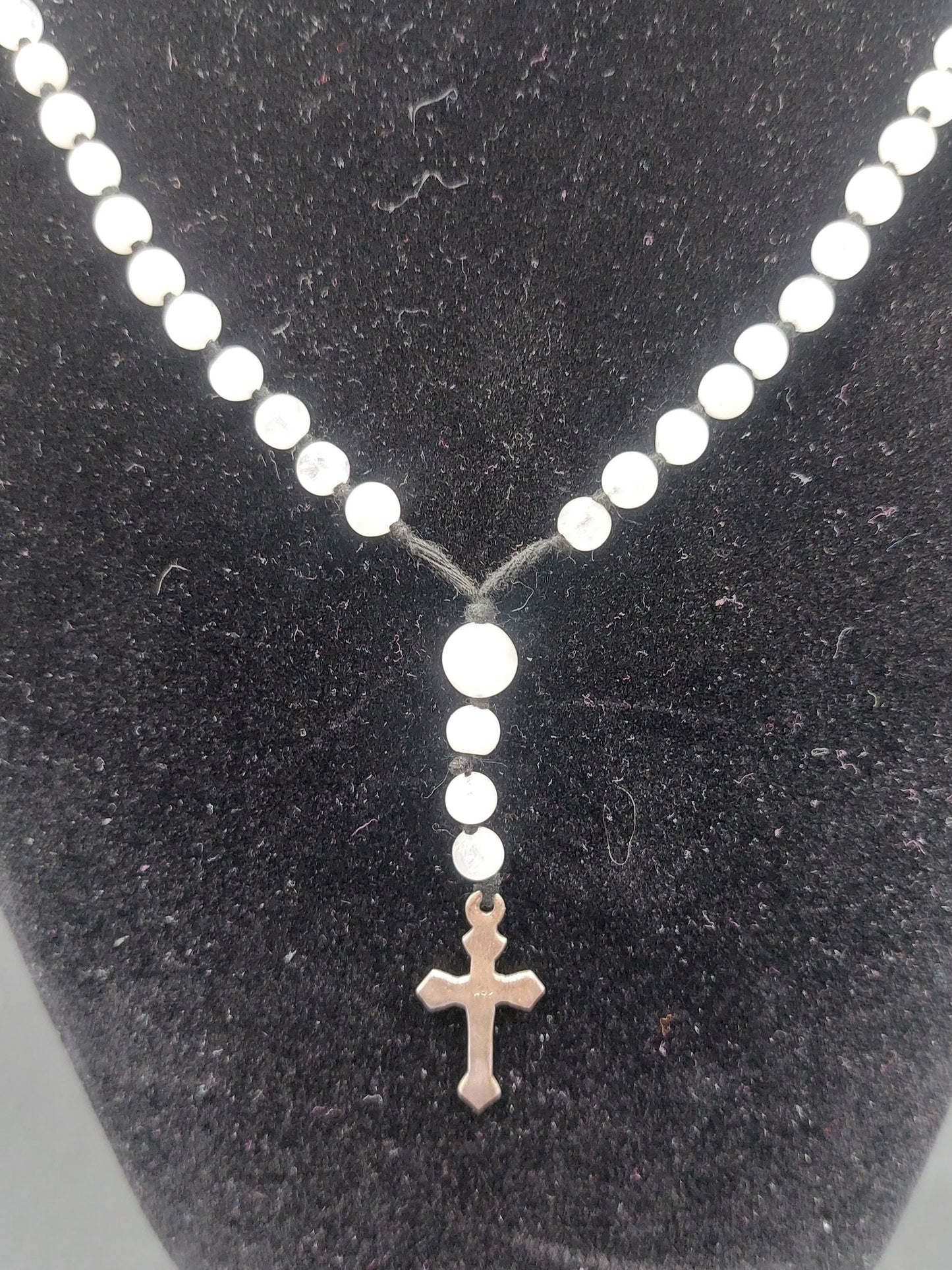 Rosenkranzperlen aus Mondsteinkristall mit Medaillen-Kreuzstück aus 925er Sterlingsilber