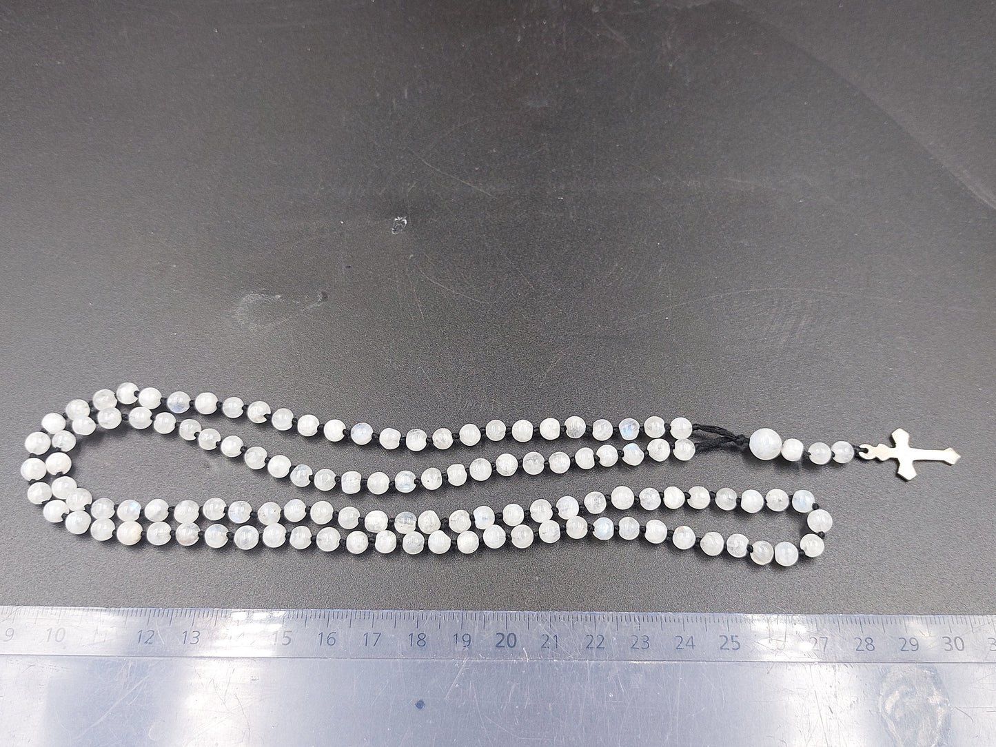 Rosenkranzperlen aus Mondsteinkristall mit Medaillen-Kreuzstück aus 925er Sterlingsilber
