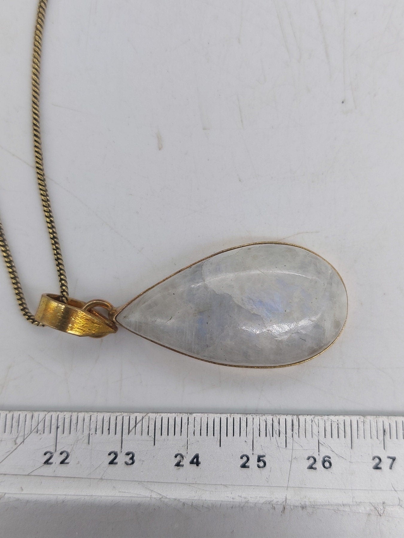 Mondstein Messing Anhänger Cabochon Schliff Heilkristall