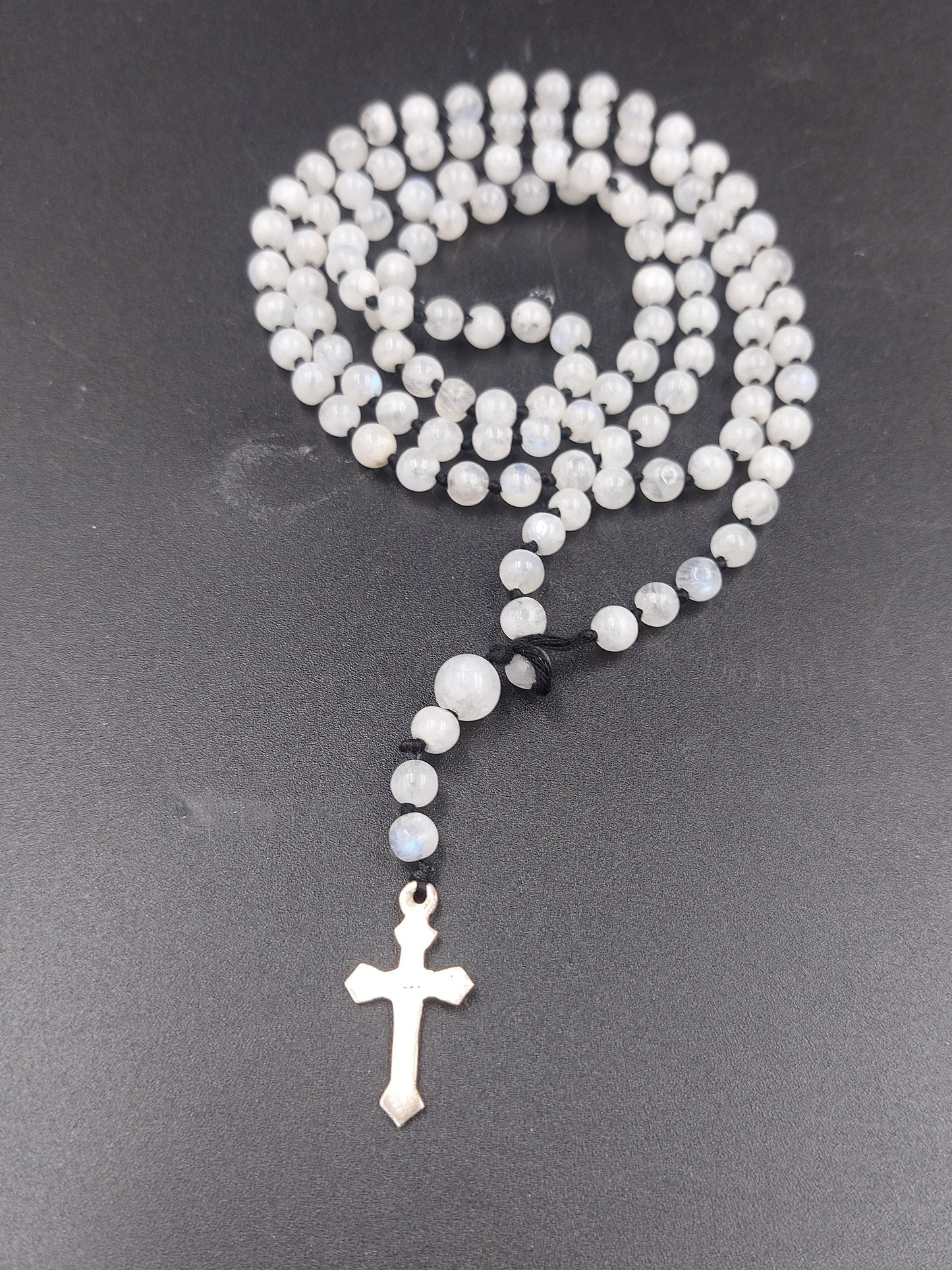 Rosenkranzperlen aus Mondsteinkristall mit Medaillen-Kreuzstück aus 925er Sterlingsilber