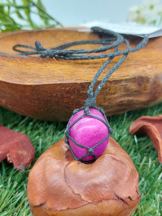 Pink Polished Agate Crystal Healing Macrame Necklace Protection Gift Accessories