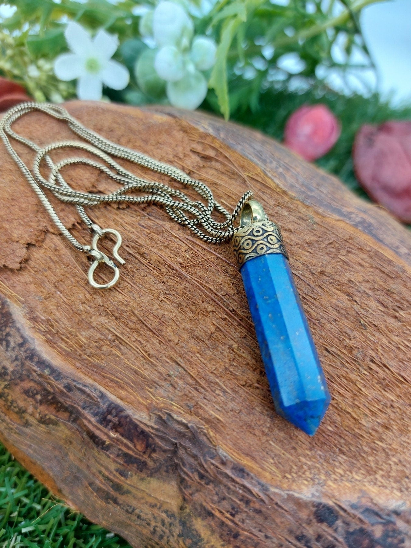Halskette aus Lapislazuli-Spitzkristall - Accessoires - brasilianischer Kristall