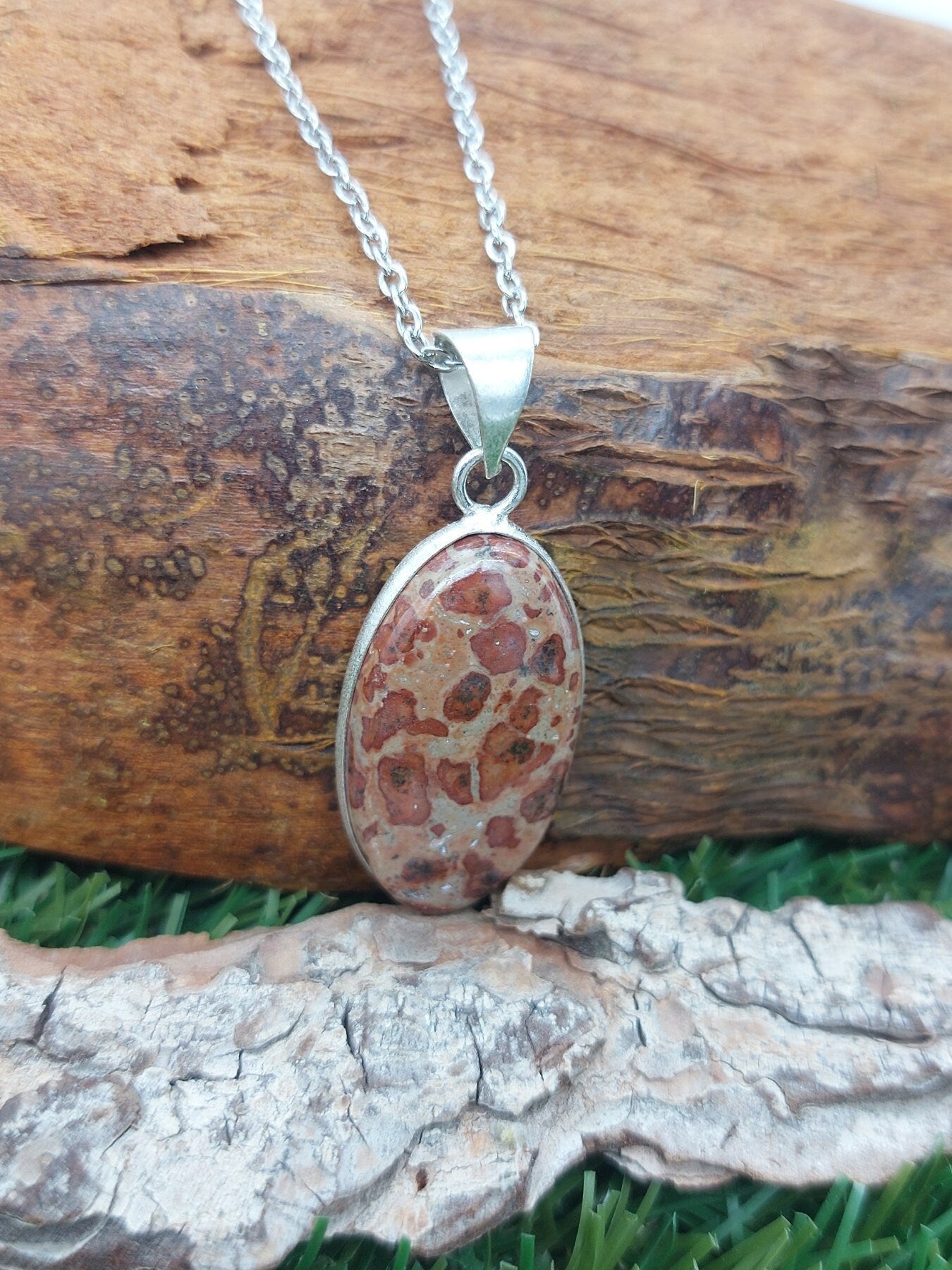 Versilberte Halskette mit Leopardenfell-Jaspis-Kristall