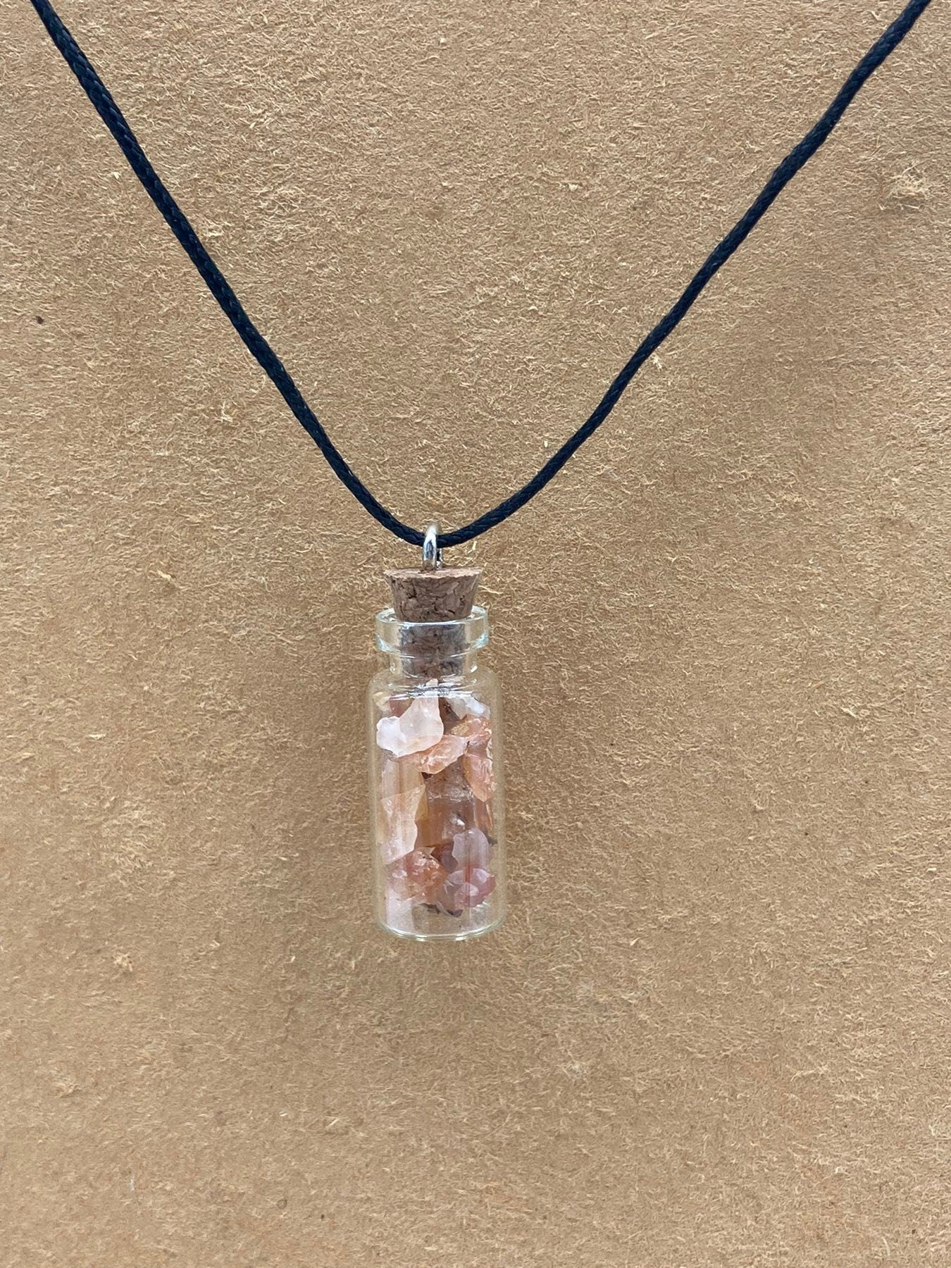 Κολιέ από μπουκάλι με κρύσταλλα Carnelian