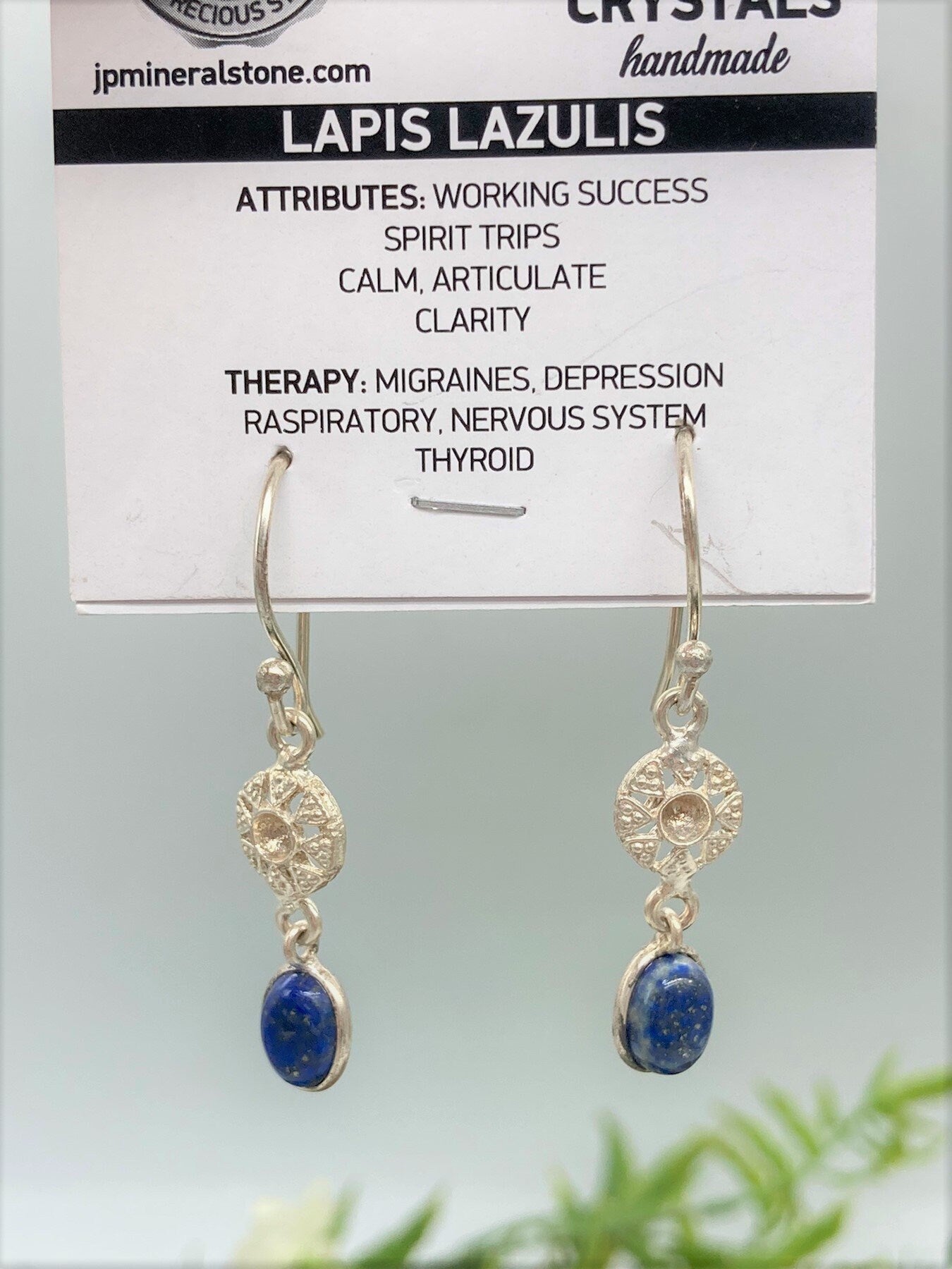 Versilberte Ohrringe mit Lapislazuli-Kristall