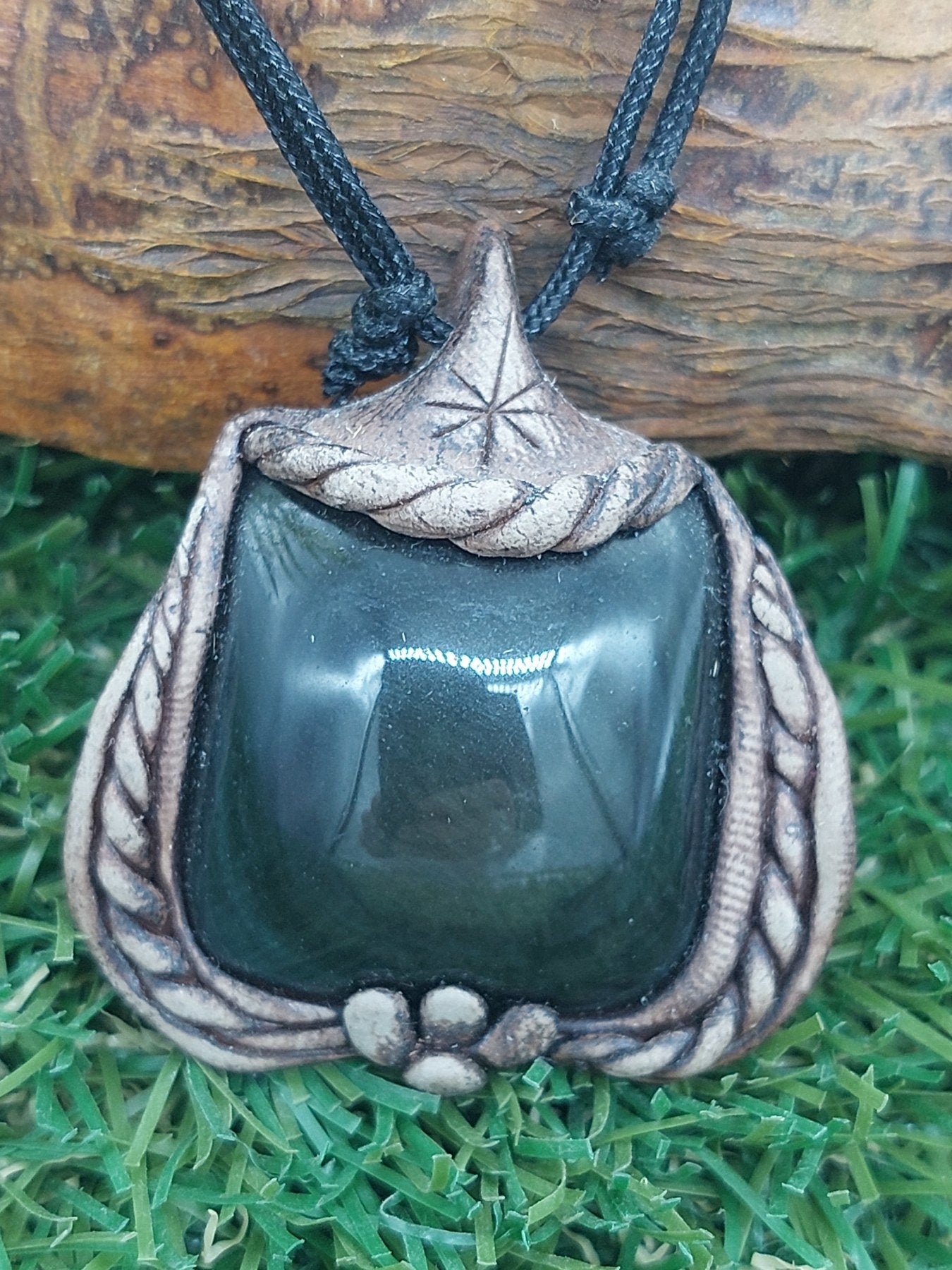 Natürliche handgefertigte Halskette - Regenbogen-Obsidianstein im Kapuzinerschliff - Heilkristall-Zubehör Sternzeichen-Mineralstein