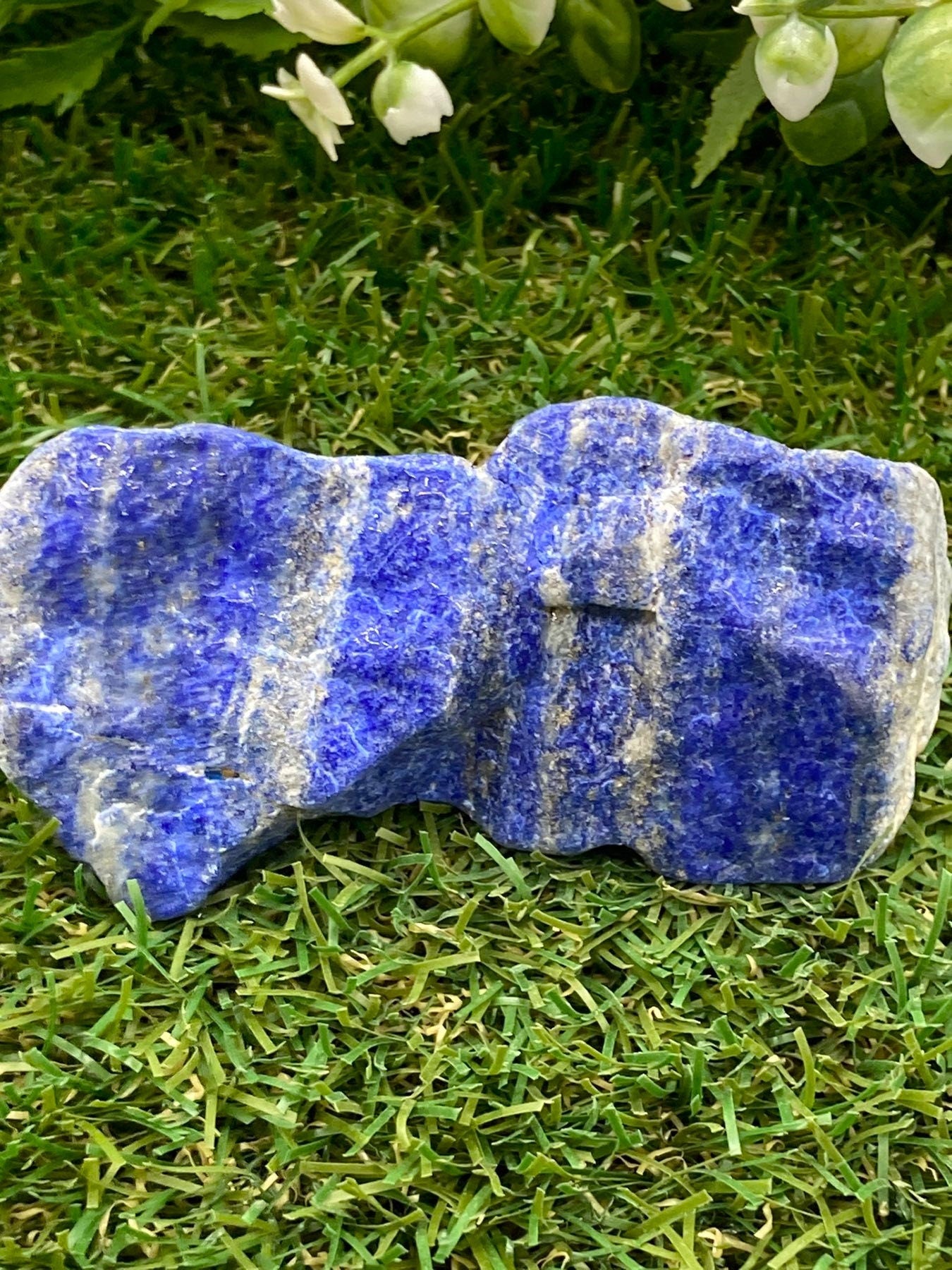 Lapislazuli-Sammlerstück aus poliertem Kristall