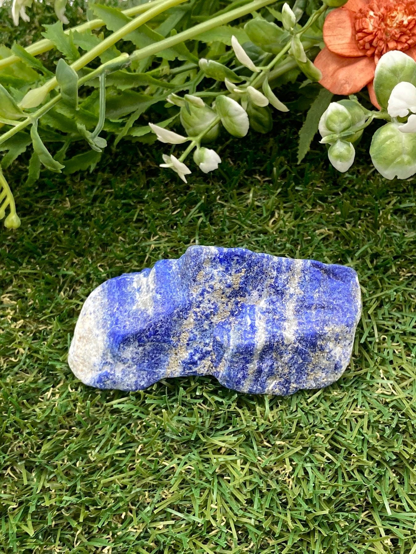 Lapislazuli-Sammlerstück aus poliertem Kristall