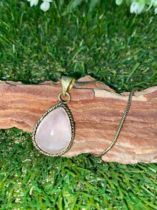 Rosenquarz Cabochon Schliff Messing Halskette