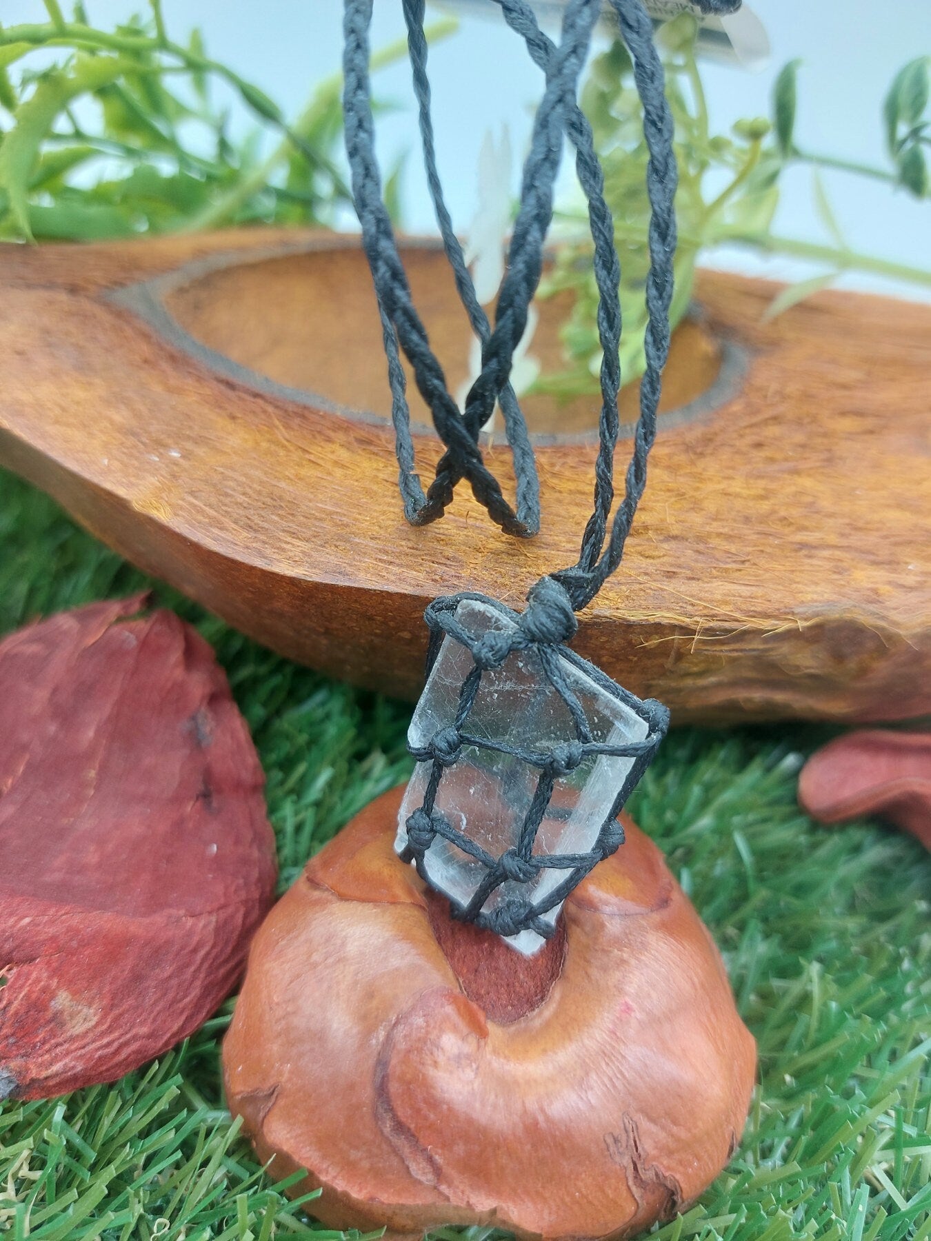 Κολιέ οπτικού ασβεστίτη Iceland Crystal Macrame