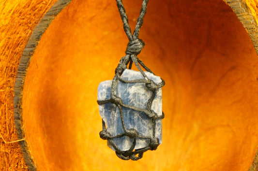 Kyanit Rohmineralstein Brasilianischer Kristall Heilung Makramee Gewickelte Halskette Schutz Geschenk Accessoires
