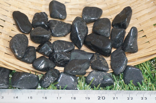 Natürliches schwarzes Turmalin-Exemplar - Heilstein - Chakren Reiki