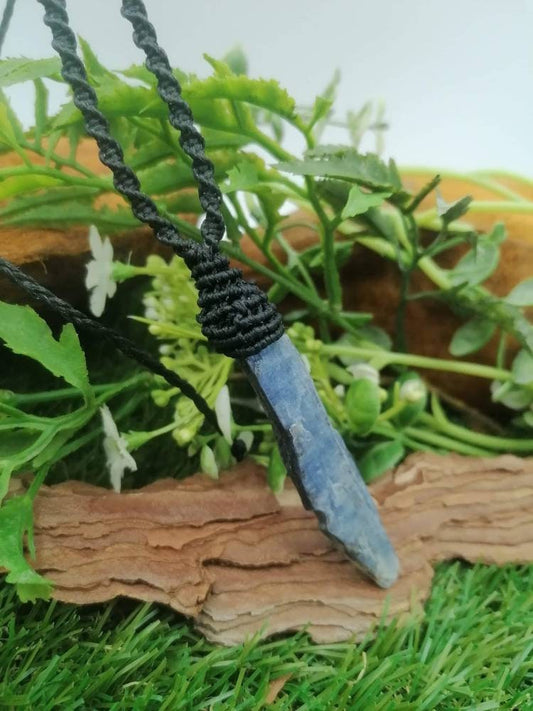 Χειροποίητο κολιέ Blue Blade Κυανίτη Μακράμε