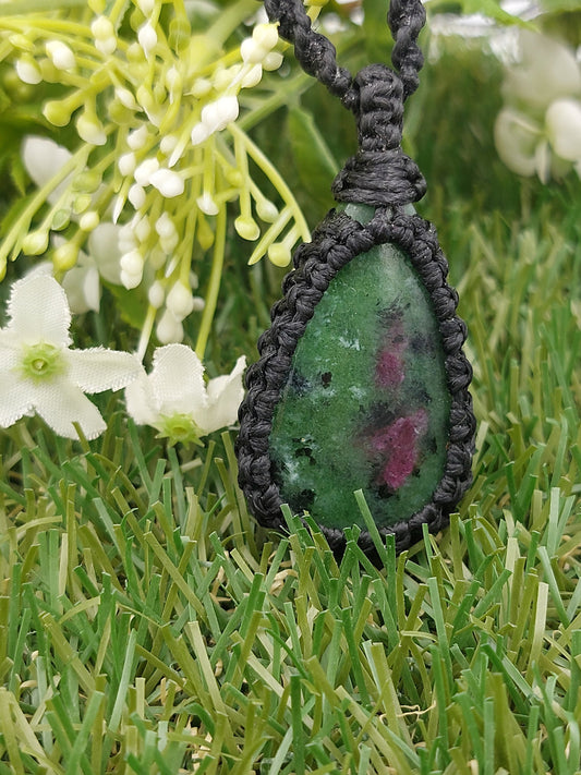 Φυσικό Ruby Zoisite Χειροποίητο τυλιγμένο κολιέ μακραμέ - Θεραπευτική Πέτρα - Ιδέα δώρου - Προστασία