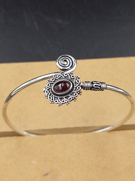 Granatkristall versilbertes Armband
