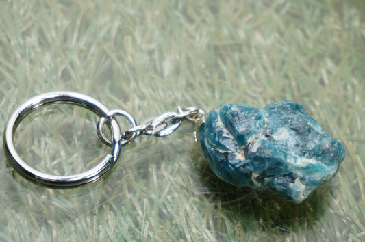 Natürlicher blauer Apatit-Kristall-Schlüsselanhänger