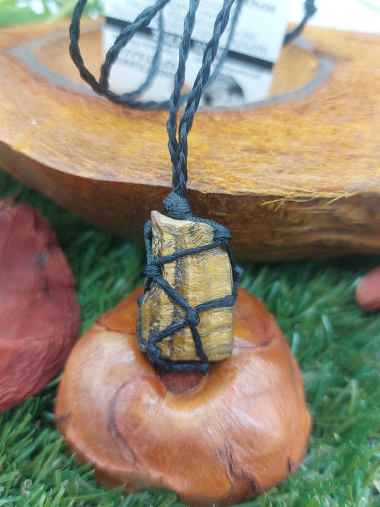Tiger Eye Rough Mineral Stone Brazilian Crystal Healing Macrame τυλιγμένο κολιέ προστασίας δώρου