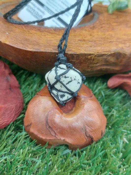 Natural Polished Howlite Χειροποίητο Κολιέ Μακραμέ-Προστατευτικό Κολιέ-Zodiac