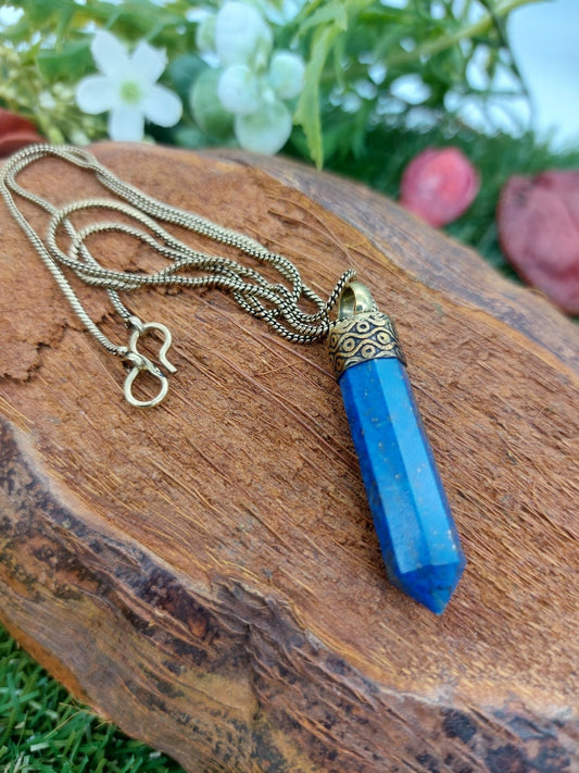 Halskette aus Lapislazuli-Spitzkristall - Accessoires - brasilianischer Kristall