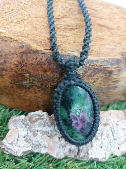 Κολιέ Ruby Zoisite Crystal Macrame