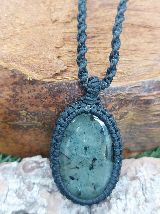Κολιέ Prehnite Crystal Macrame