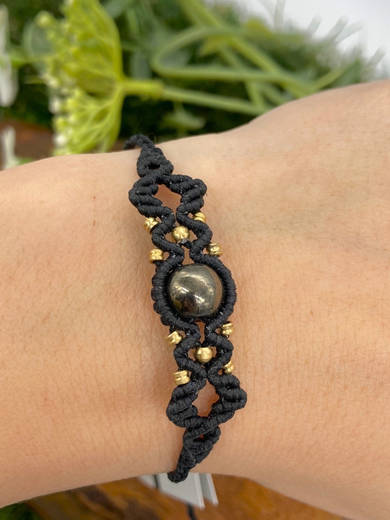 Gewebtes Armband aus Pyrit-Makramee